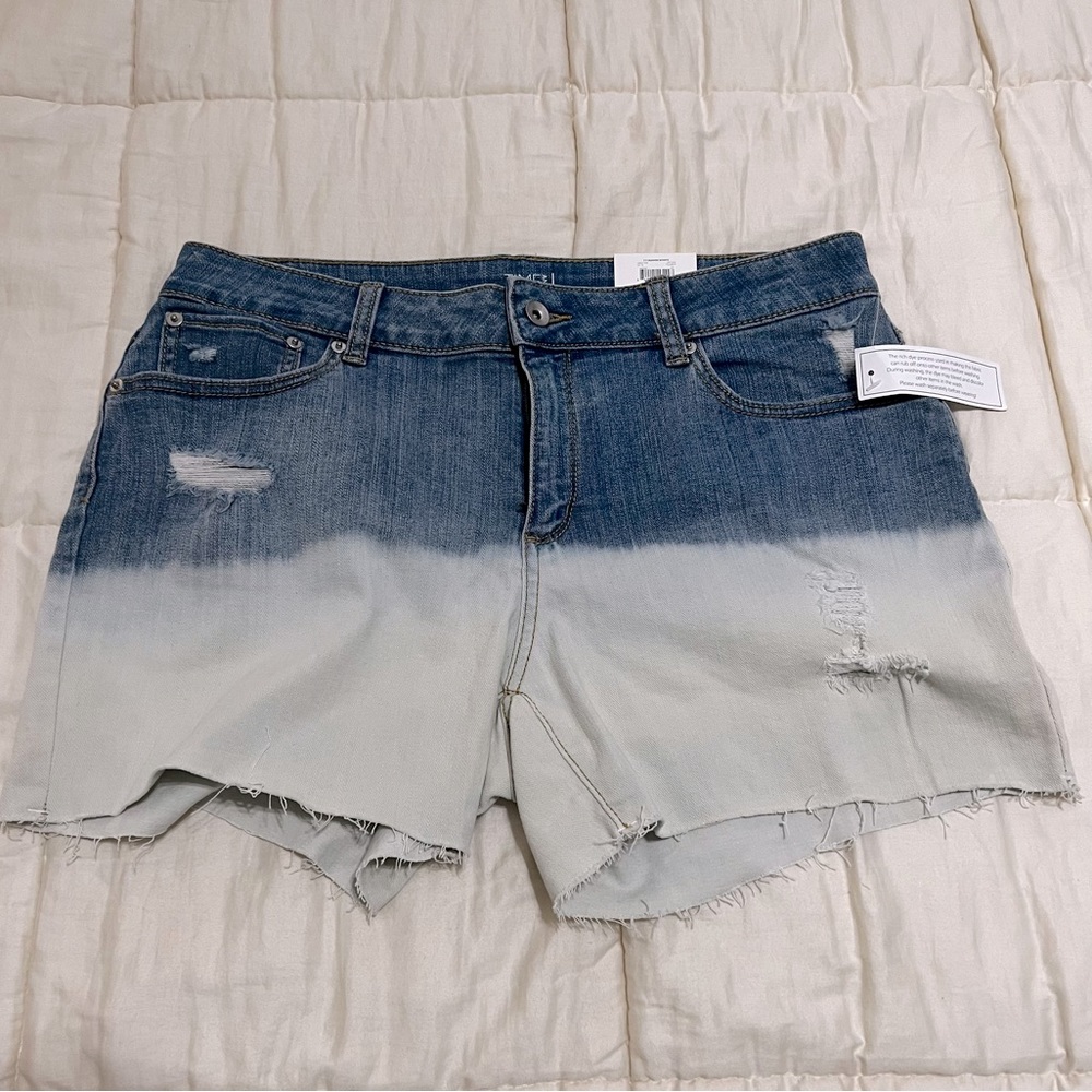 Time and Tru Size 14 Women’s Denim Shorts NWT